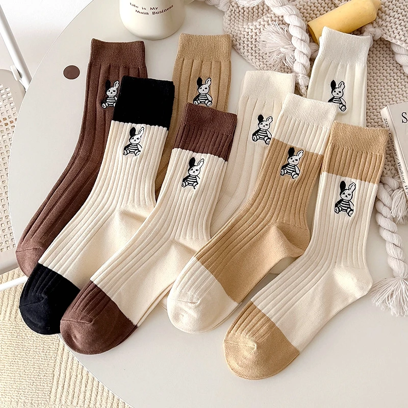 

1 Pair of Women's Embroidered Socks Cute Cartoon Animal Rabbit Harajuku Cotton Socks Autumn Winter Fashion Daily Pile Pile Socks
