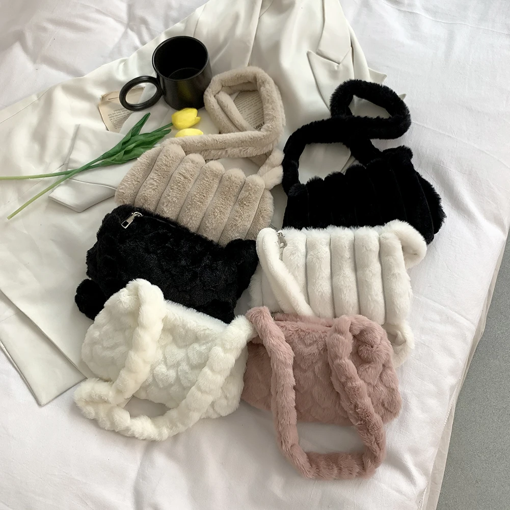 

Winter Trend Soft Plush Shoulder Bags Women Soft Warm Heart Pattern Furry Handbags Tote Purse For Lady Mini Shopping Bag