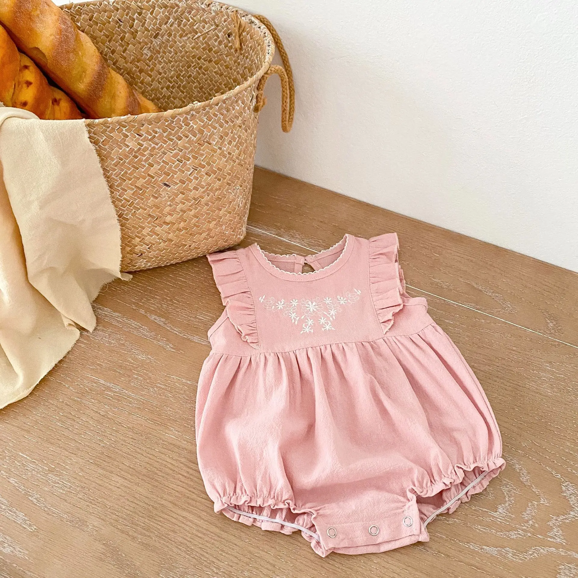 

Newborn Baby Girl Fashion Sweet Flower Embroidery Flying Sleeves Jumpsuit Toddler Girls Thin Cotton Elegant Princess Bodysuit