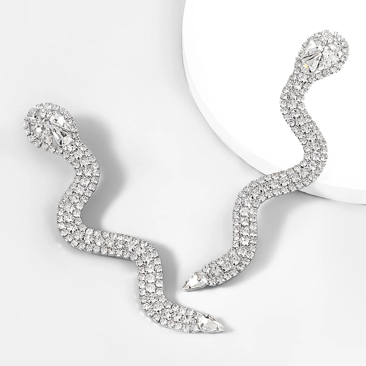 

European and American creative new alloy set diamond rhinestone long serpentine earrings female fashion evening earrings
