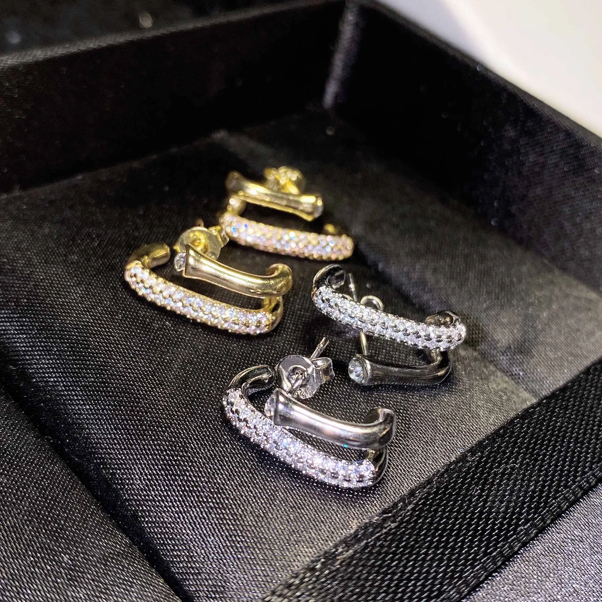 

Small Circle Earrings For Women Designer Luxury Earrings Aesthetic Vintage Ear Studs Crystal Korean Style Simple Versatile