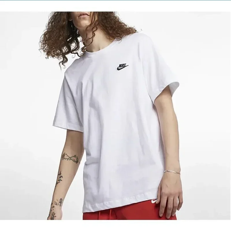 Оригинальная мужская футболка Nike с вышитым логотипом и круглым вырезом