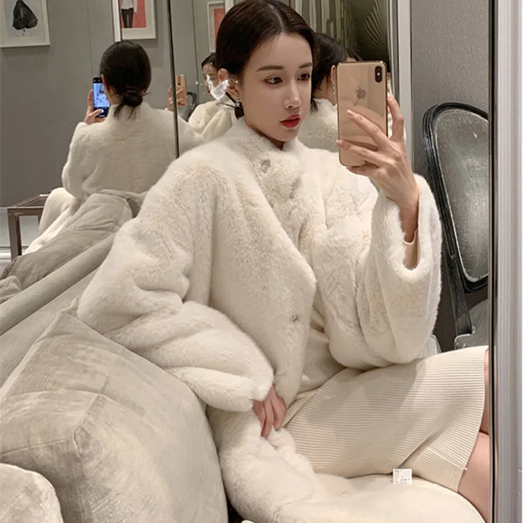 Fashionable fur coat, medium length, thickened coat