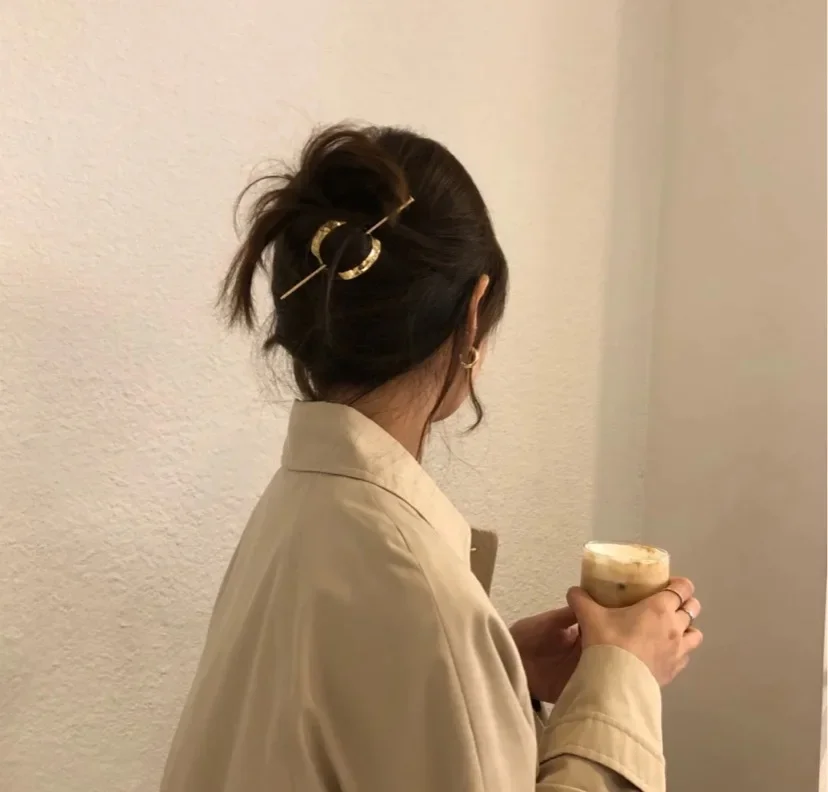 

Women's Minimalist Metal Hair Clip, Pearl Temperament, Ponytail Style Decoration, Fashionable Alloy Hair Clip Hair Accessories