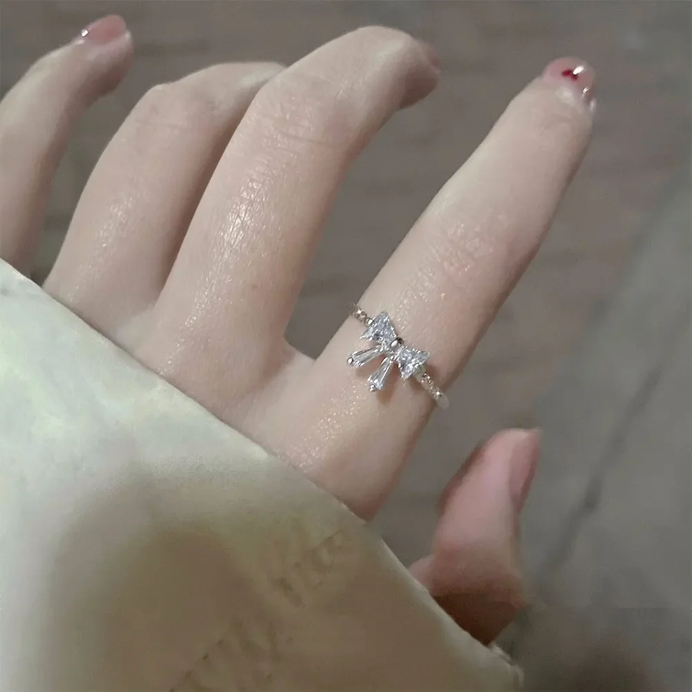 Женское кольцо с бантом