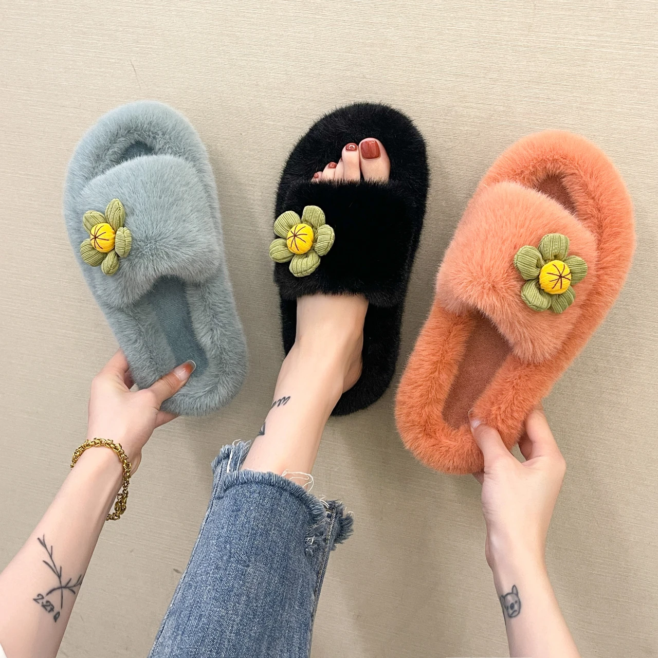 

Med Shoes Winter Woman Slipper Slides Fur Flip Flops Flock Fashion Platform Flower Flat Plush Luxury Rome Fabric Basic PU Rubber