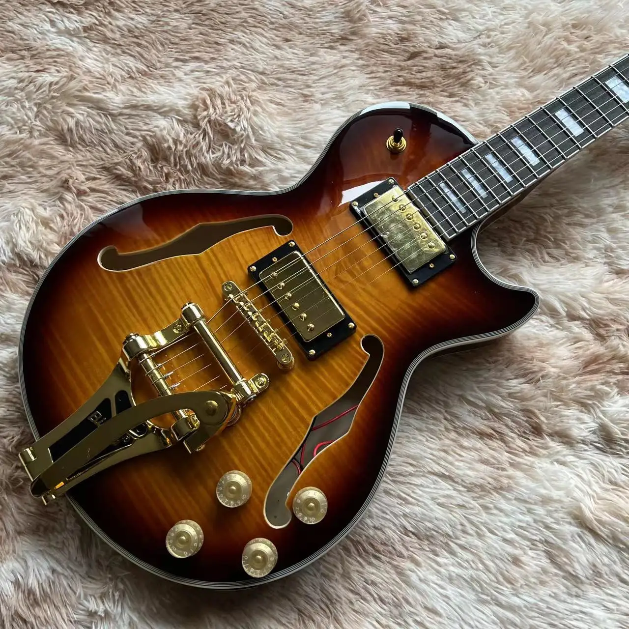 

Custom jazz Electric Guitar Semi-hollow body Guitarra Sunburst tiger flame maple top,vibrato system