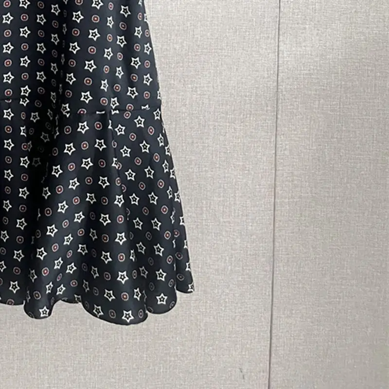 

2023 Autumn and Winter New Dress Rhinestone Round Neck Star Print Puff Sleeve Ruffled Short-sleeved Dress