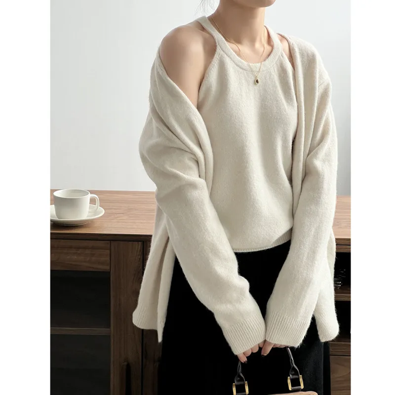 Женский трикотажный кардиган с лямкой на шее и длинным рукавом