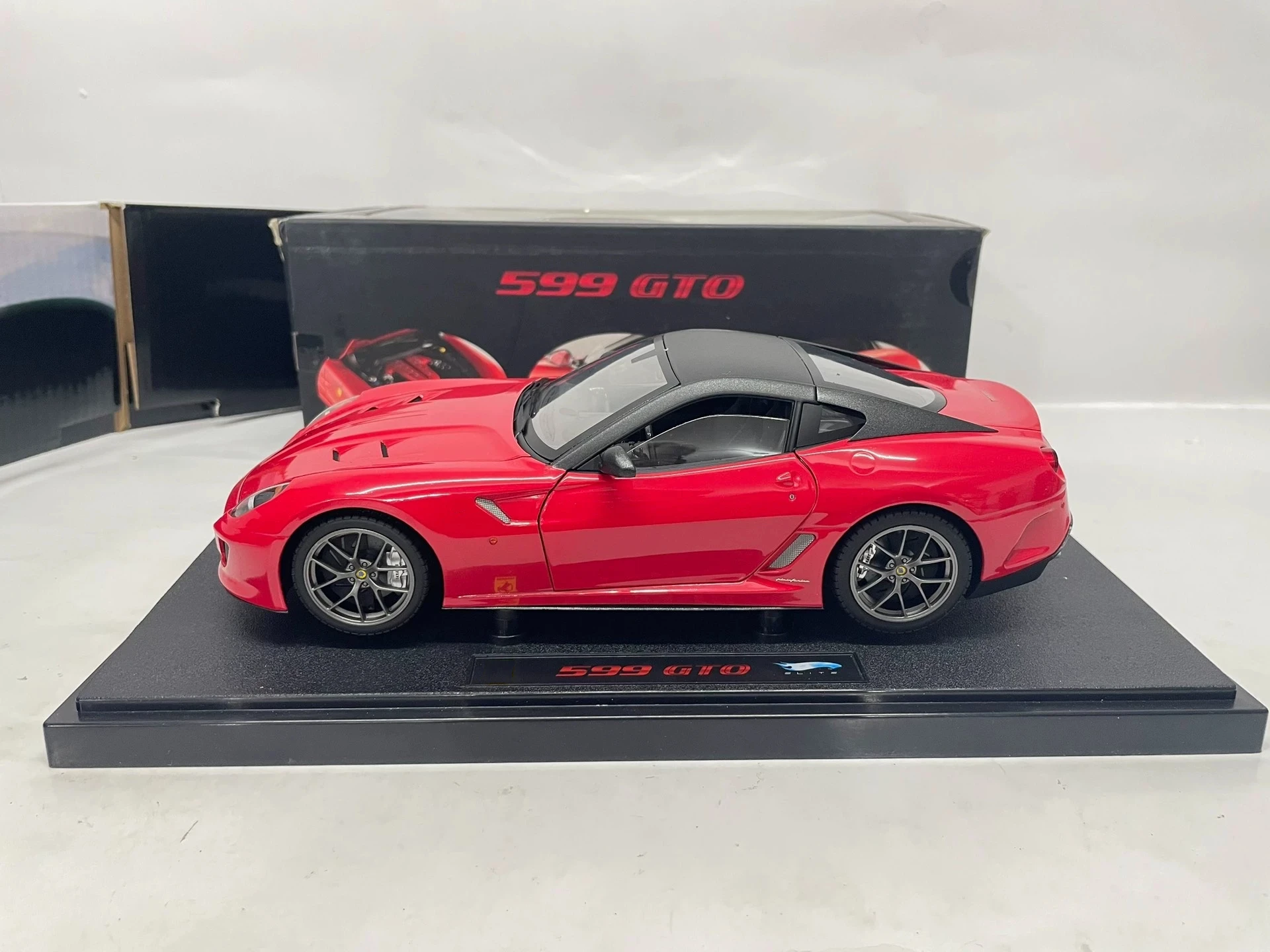 Фото HW Elite 1:18 599 GTO Red Simulation Limited Edition, все открытые металлические статические модели автомобиля из сплава, игрушка в подарок №2