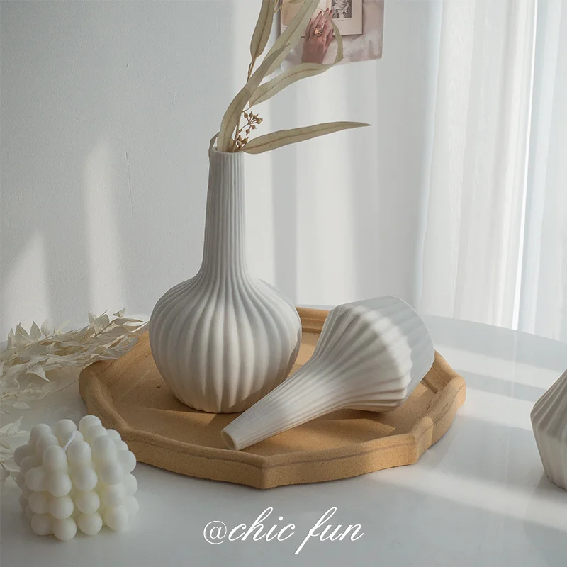 

home decor Creative Vertical Pattern White Ceramic Vase Home Decoration Accessories Guest Restaurant Flower Arrangement Vases