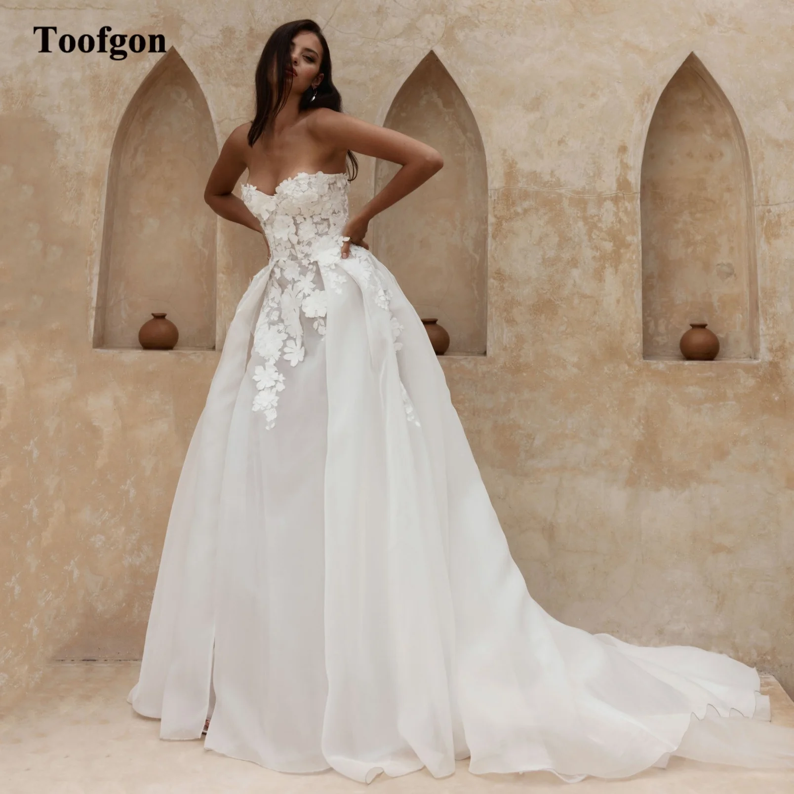 

Женское свадебное платье из органзы, трапециевидного силуэта