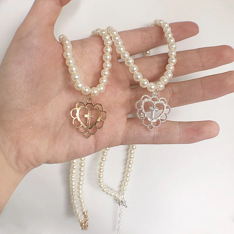 

Retro Girl Hollow Love Cross Pendant Pearl Necklace Clavicle Chain Necklace Fashion Jewelry for Women Beads Hot