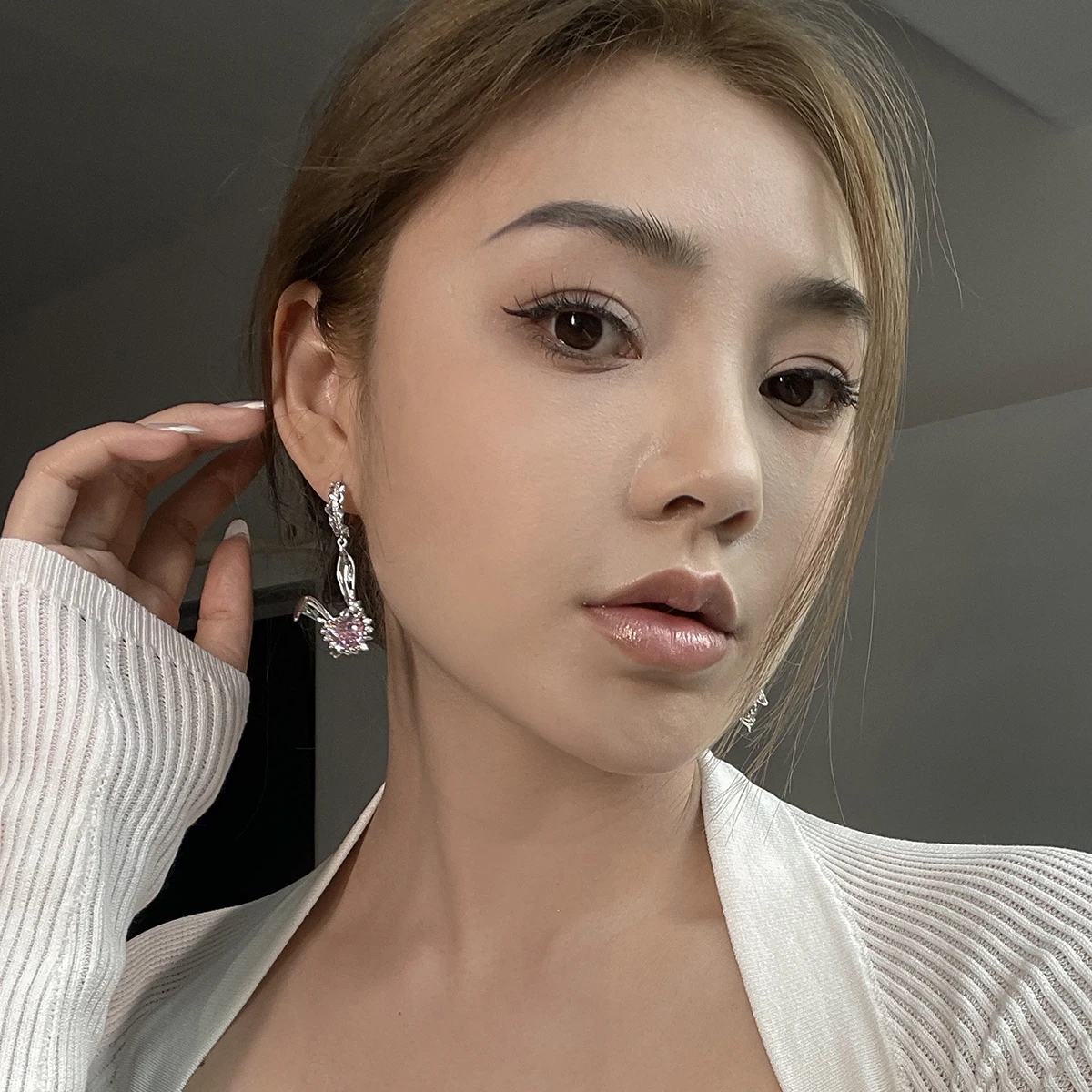 

Timeless Wonder Zirconia Heart Bunny Ear Hoop Earrings for Women Designer Jewelry Top Gift Runway Kpop Christmas Gift Rare 2226