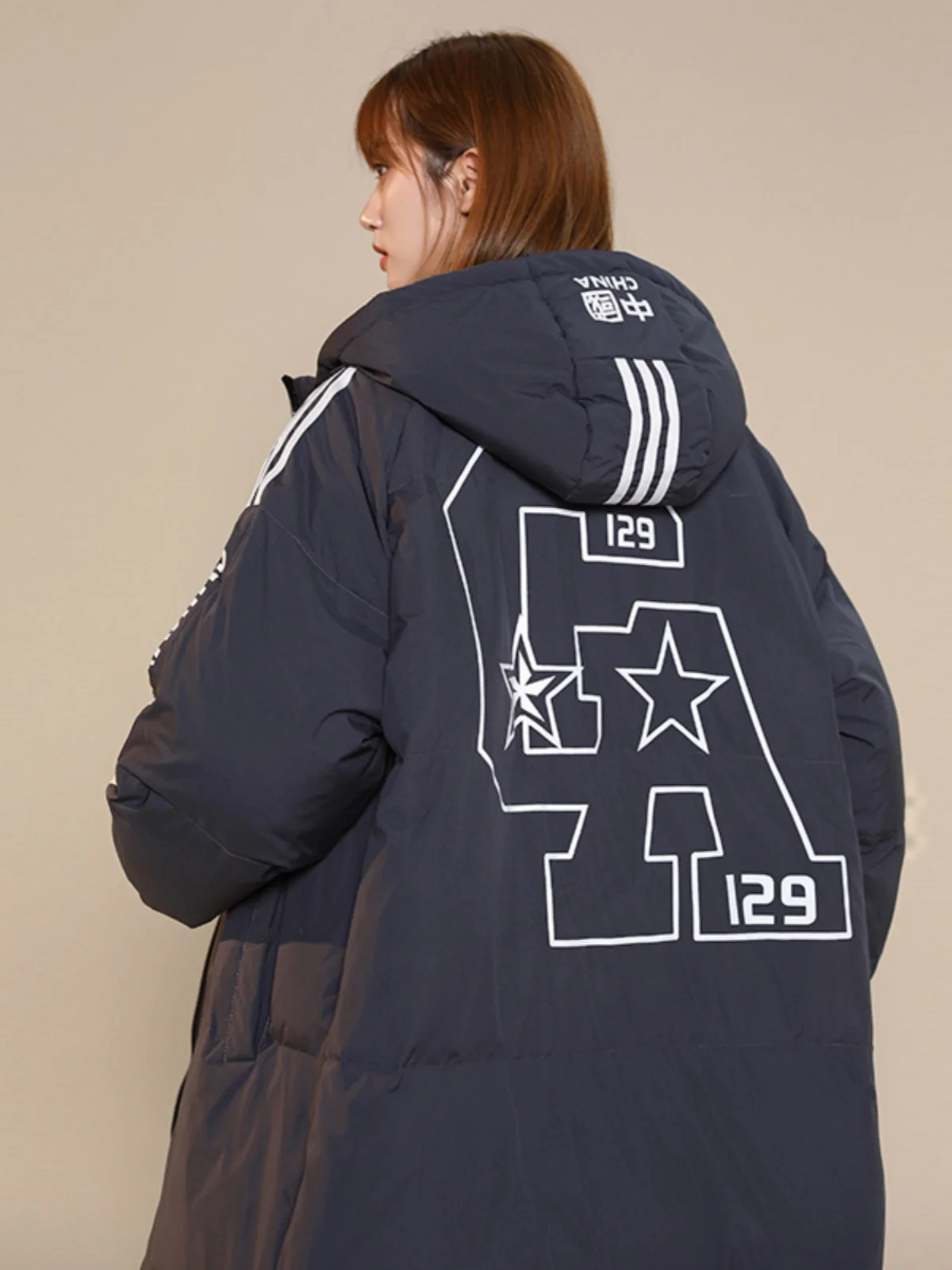 Зимний большой стеганый пуховик женский средней длины выше колена утолщенный