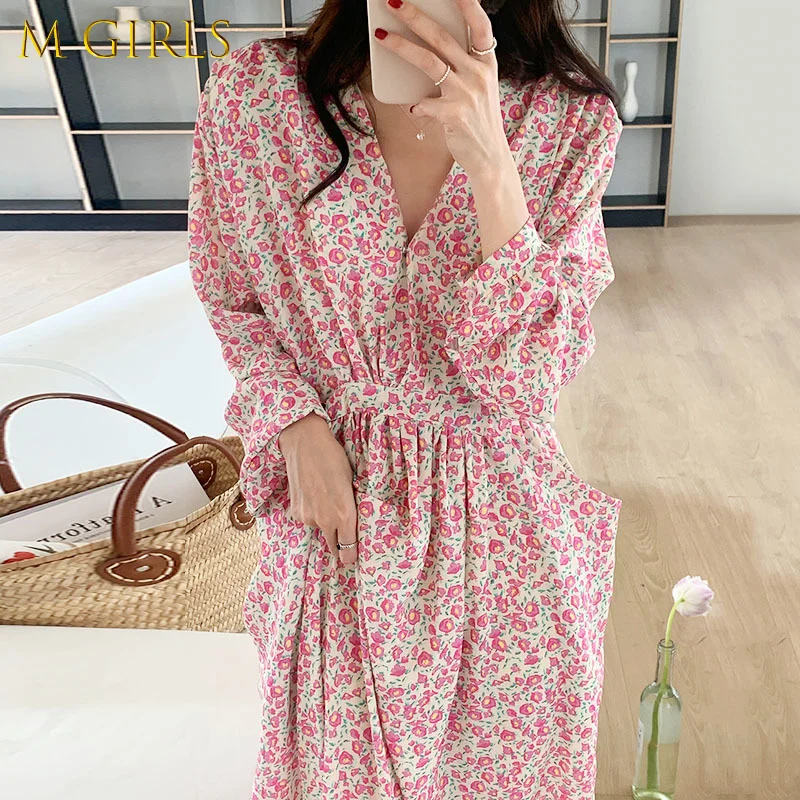 

Женское нежное милое розовое платье M для девушек с маленьким цветочным принтом и V-образным вырезом 2022 корейские шикарные весенние свободные длинные платья с двойным карманом и завязкой на талии