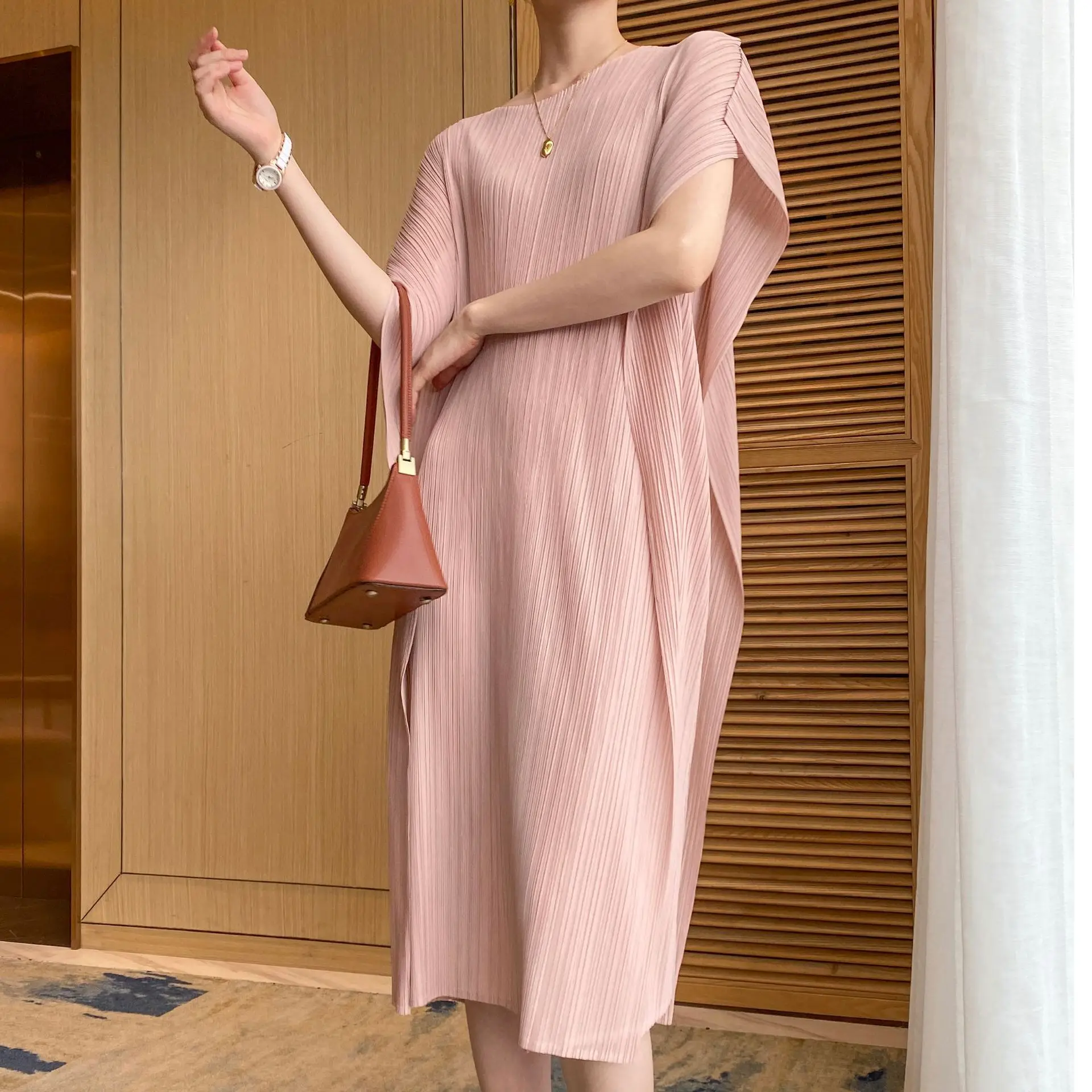 

Dresses for women Miyake Pleated Summer Fashion Solid Loose Plus Size irregular O-neck High Street Batwing Sleeve Mid-Calf Dress