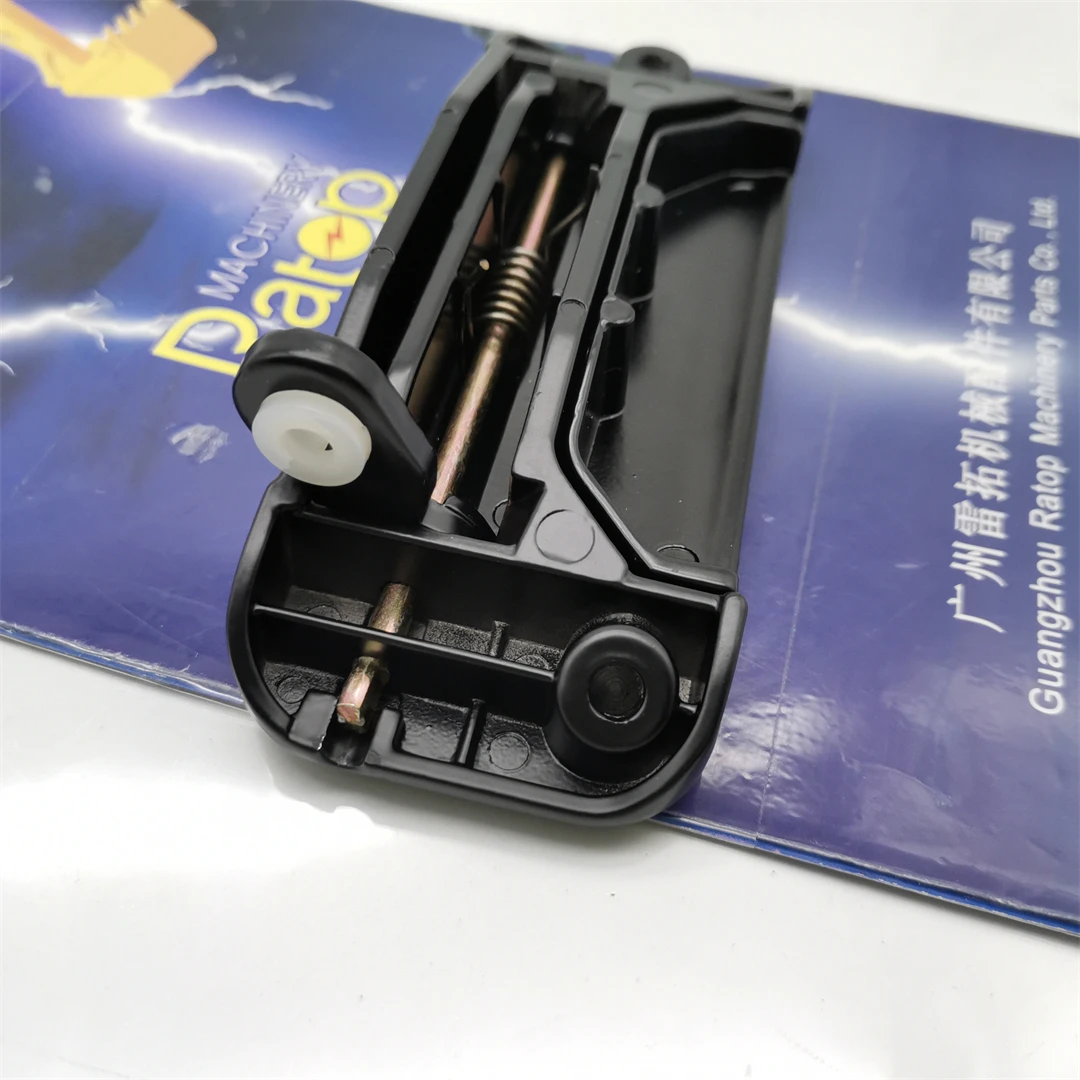 Рисунок 4 - PC130-7 PC200-7 Ручка Дверной кабины