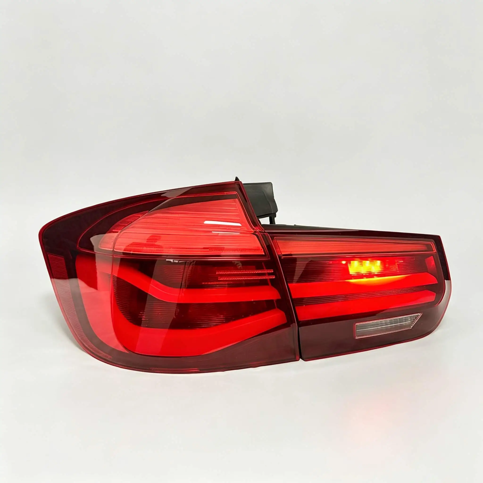 Фото Подходит для BMW 3 серии Touring F31 LCI 2013-2019, светодиодные задние фонари с динамическими указателями поворота и фонарями заднего хода, установка по принципу plug and play. №3