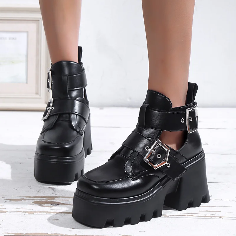 

Женские ботинки, металлическая кожа, каблук на платформе, черные готические короткие ботинки с ремешком на щиколотке и пряжкой, современные ботинки