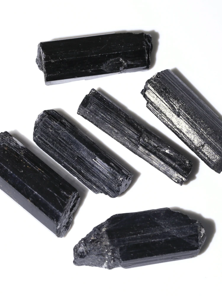 Черный турмалин необработанный камень украшения вертикальные полосы