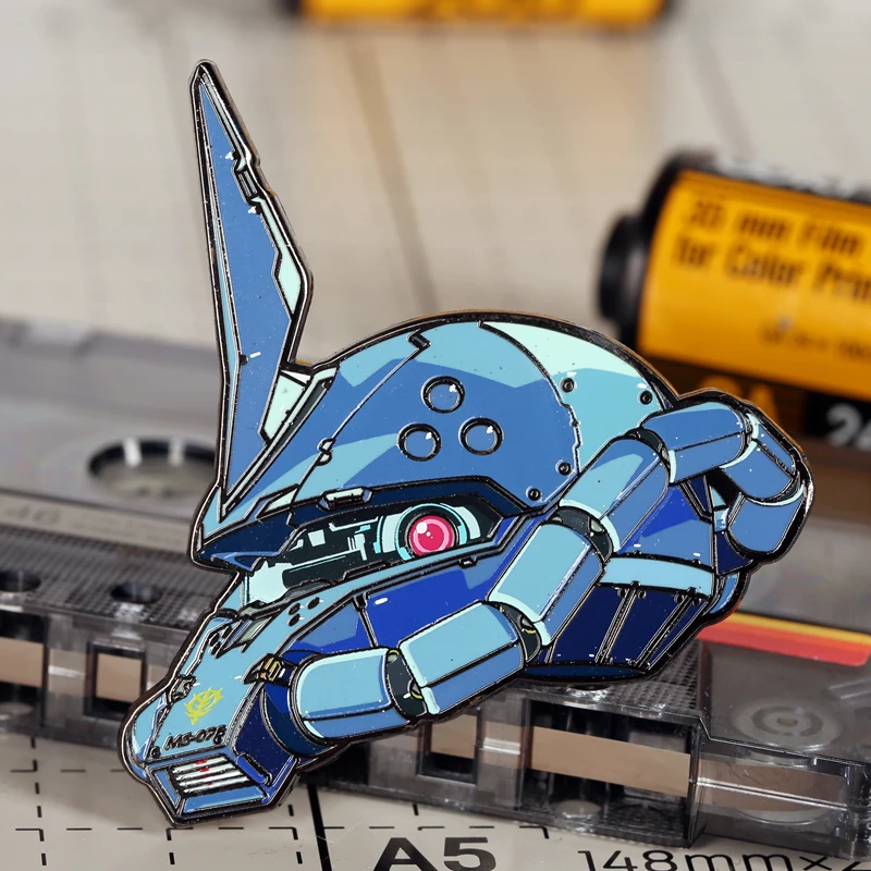 

Wholesale Japanese Anime Mobile Suit GUNDAM Gouf Stoving Varnish Cosplay Metal Badge Bags Button Brooch Pin Souvenir Props Gifts