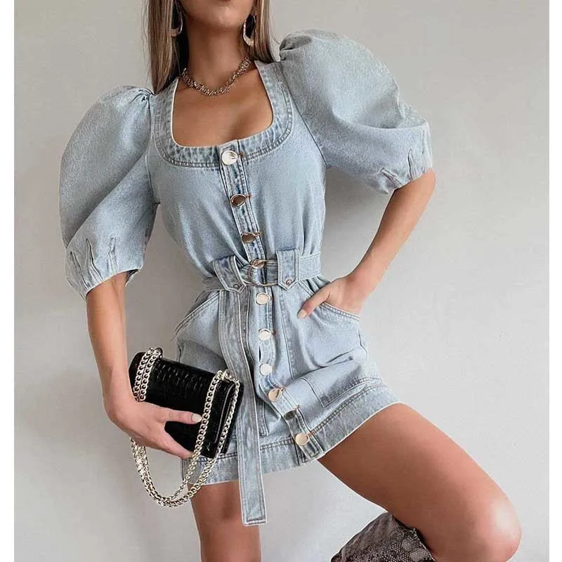 

Мини-платье женское джинсовое однобортное с квадратным вырезом и пышными рукавами