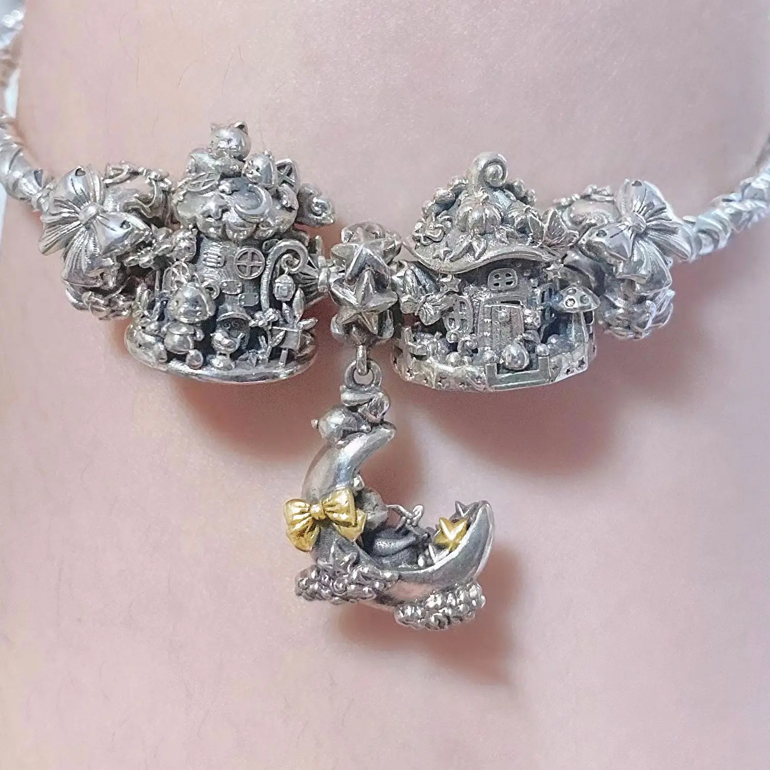 

PRESALE 925 Sterling Silver Rabbit Lies On Moon Pendant Charm Bead Fit Pandora Bracelet European Jewelry Fans Collection Gifts