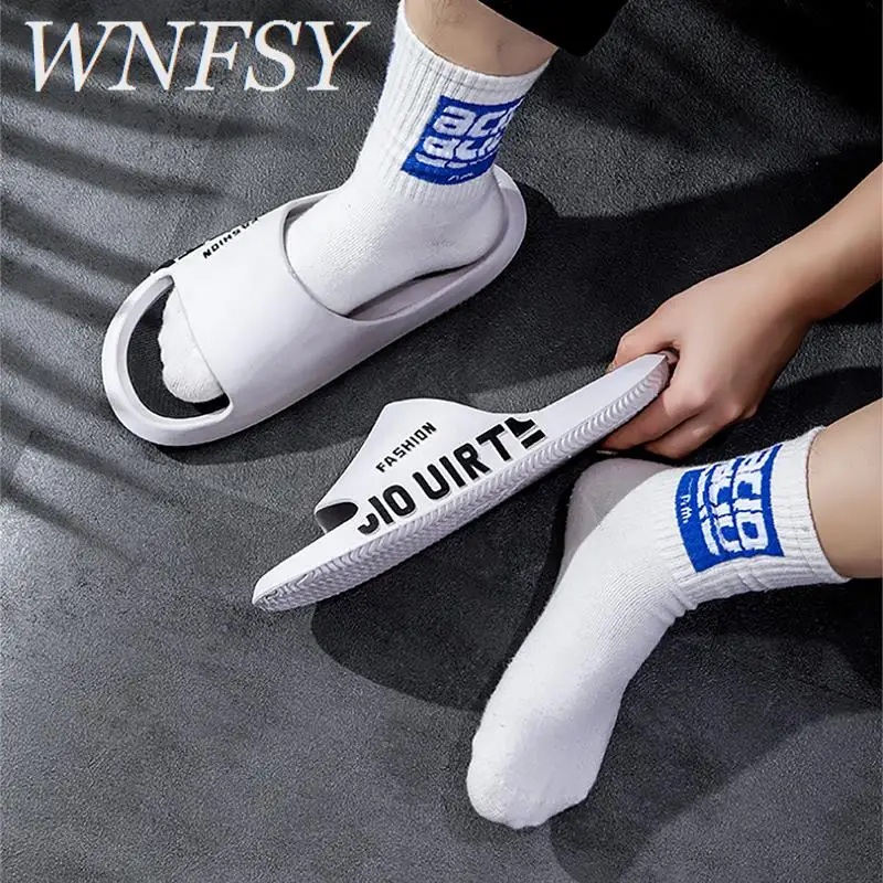 

Мужские Спортивные Тапочки WNFSY 2022, летняя обувь для мужчин, уличные пляжные сандалии, Нескользящие шлепанцы с мягкой подошвой, бытовые шлепа...