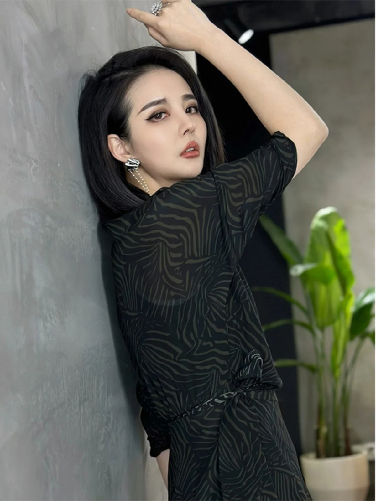 Salt style light mature temperament Goddess style long skirt with high-end exquisite texture and high-end black print dress for
