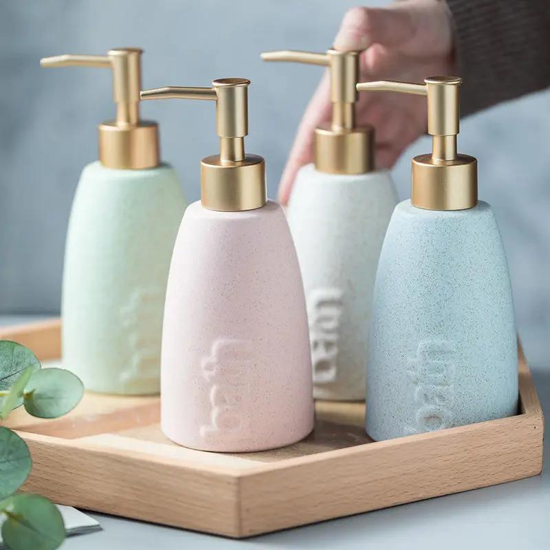 

Hand sanitizer press the bottle of the Nordic hotel european-style bathroom shower gel shampoo laundry detergent bottles