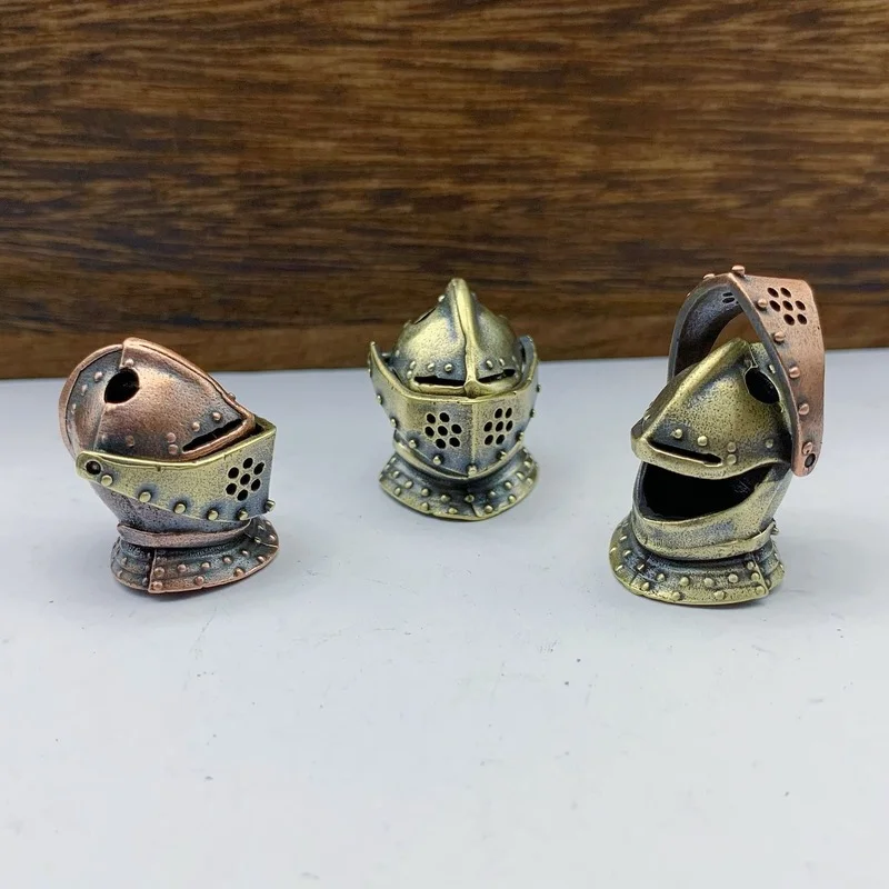 

Medieval Armor Helmet Brass Armor Fighter Pendant Ancient Roman Warrior Helmet Knife Pendant DIY Outdoor EDC Umbrella Rope