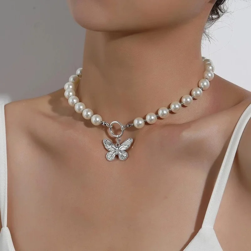 

New Antique Retro Pearl Chain Necklace with Butterfly Pendant Charms Silvery Neck Jewelry for Women Party Gift Ideas