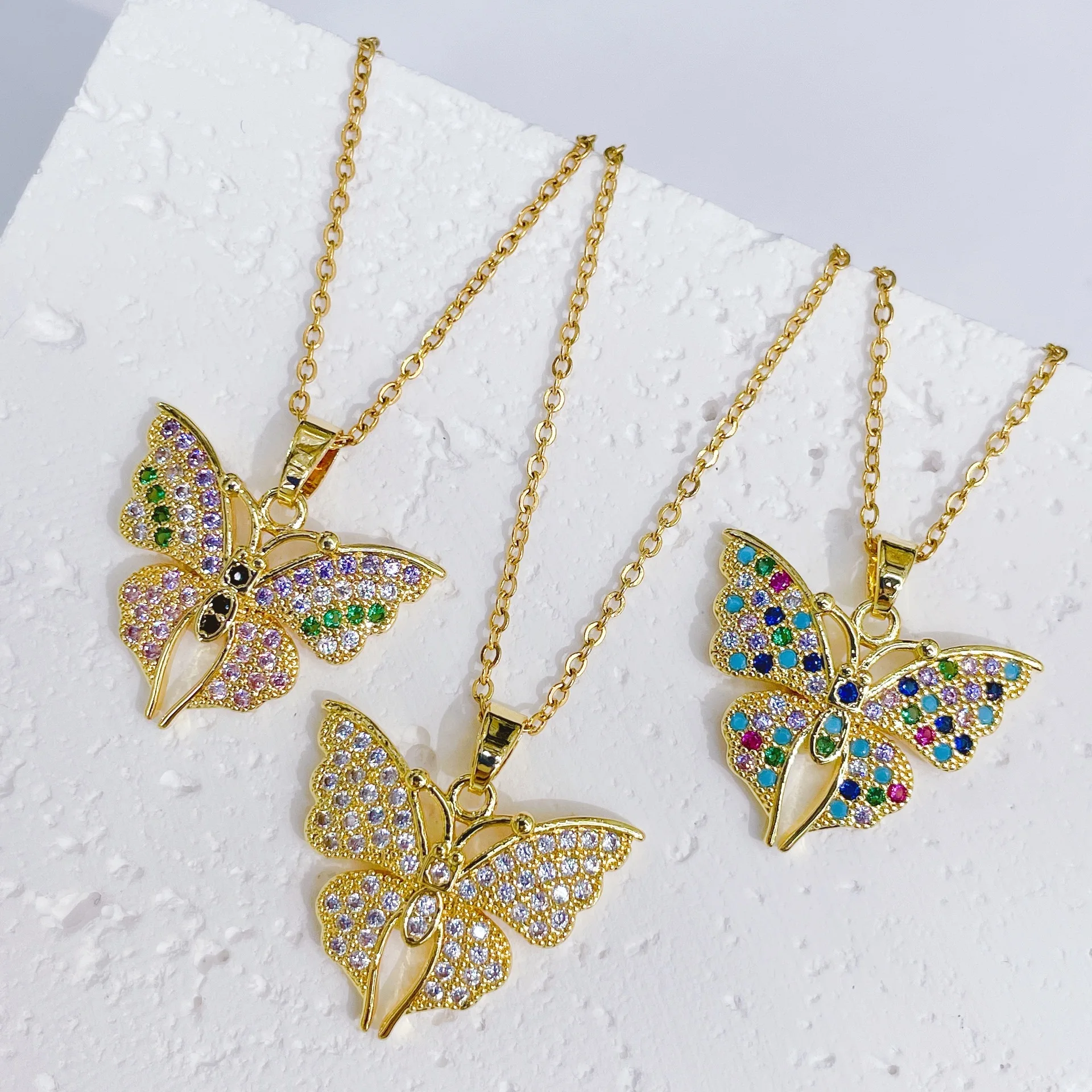 

2023 Colorful Shiny Zircon Butterfly Necklace Women's Hip Hop Style Does Not Fade Color Charm Luxury Collarbone Chain Jewelry