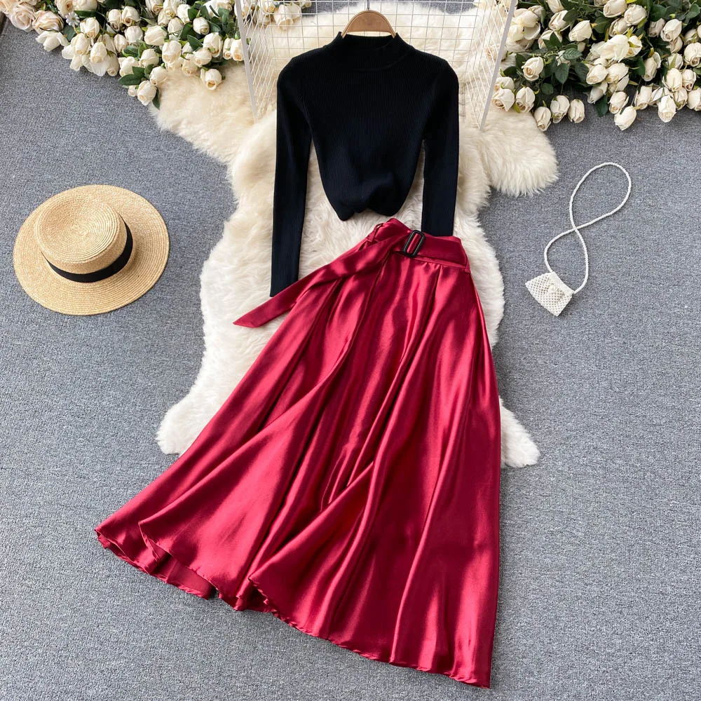 

Трикотажный облегающий костюм корейской версии с ощущением старшего атласного полубоди с юбкой-маятником Великолепный костюм из двух предметов