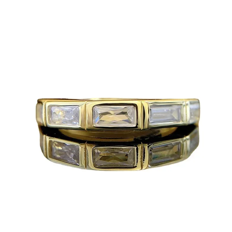 Женское кольцо из серебра 2 5 Х5 мм с бриллиантами