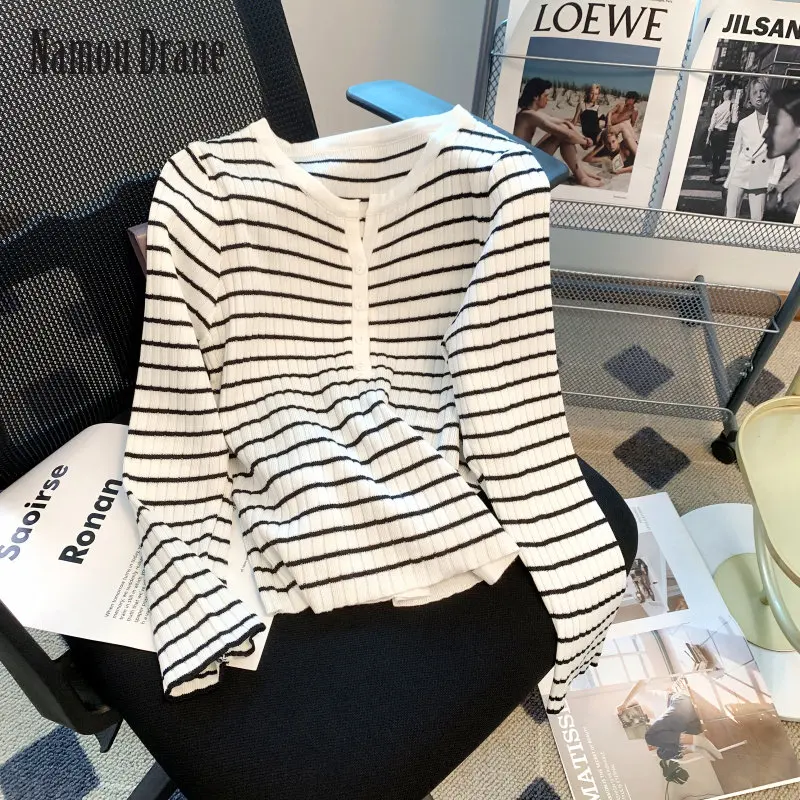 

Namou Drane Gentle Wind Striped Knitwear Women 2022 New Fall Leggings Long Sleeve Top Loose Thin V-neck Sweater