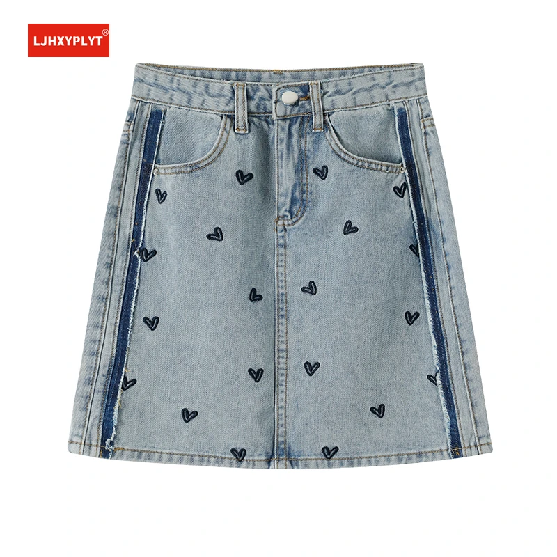 Женская джинсовая мини-юбка трапециевидная с высокой талией и вышивкой в виде