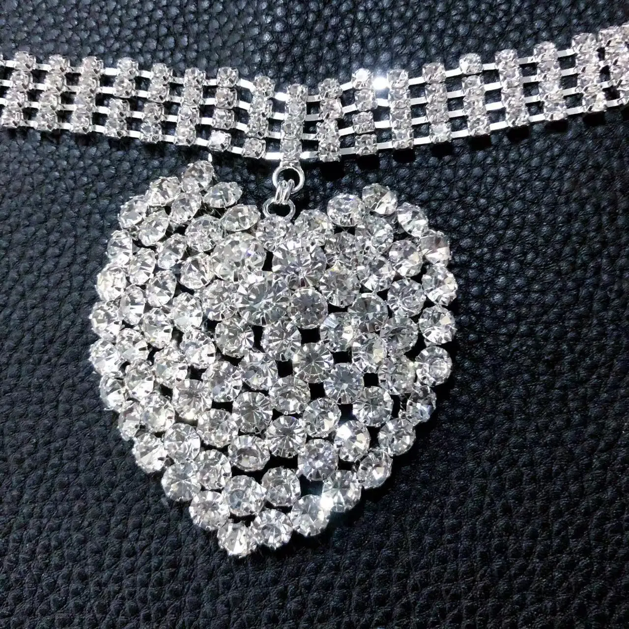 Luxury women's exaggerated shiny rhinestone multi-layer large heart pendant necklace jewelry women's crystal heart necklace acce