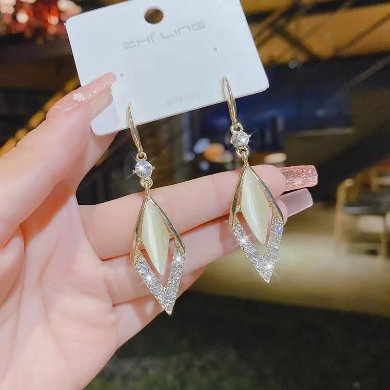 

New Fashion Diamond Opal Geometric Earrings Temperament Versatile Modified Face Round Earrings For Women Fine Jewelry Wholesale