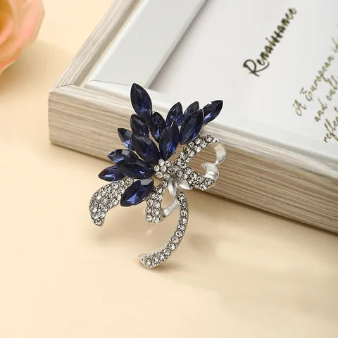 Металлическая брошь-бабочка