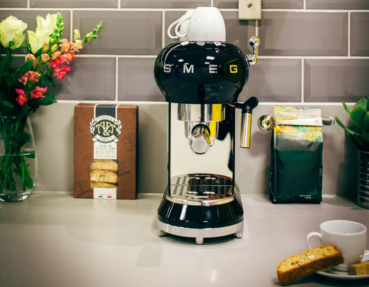 Кофемашина-эспрессо SMEG ECF01CREU 