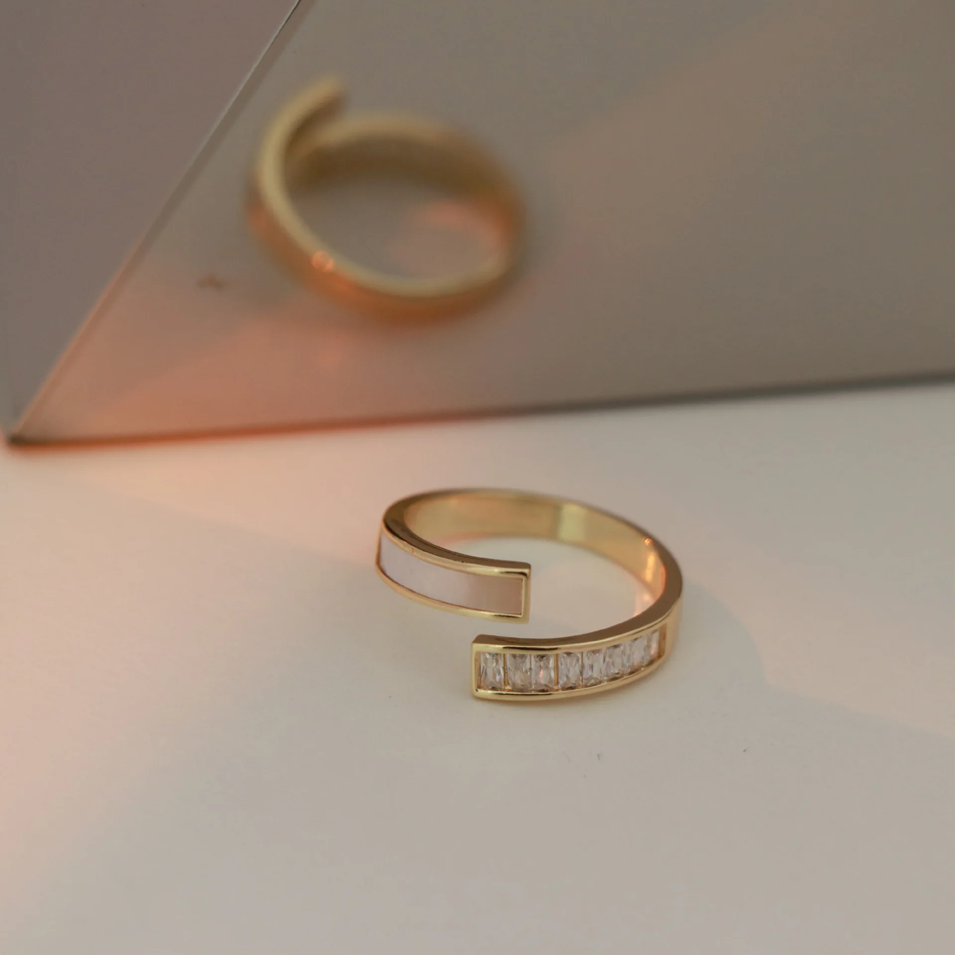 

Женское позолоченное кольцо с жемчугом и цирконом, из серебра 925 пробы