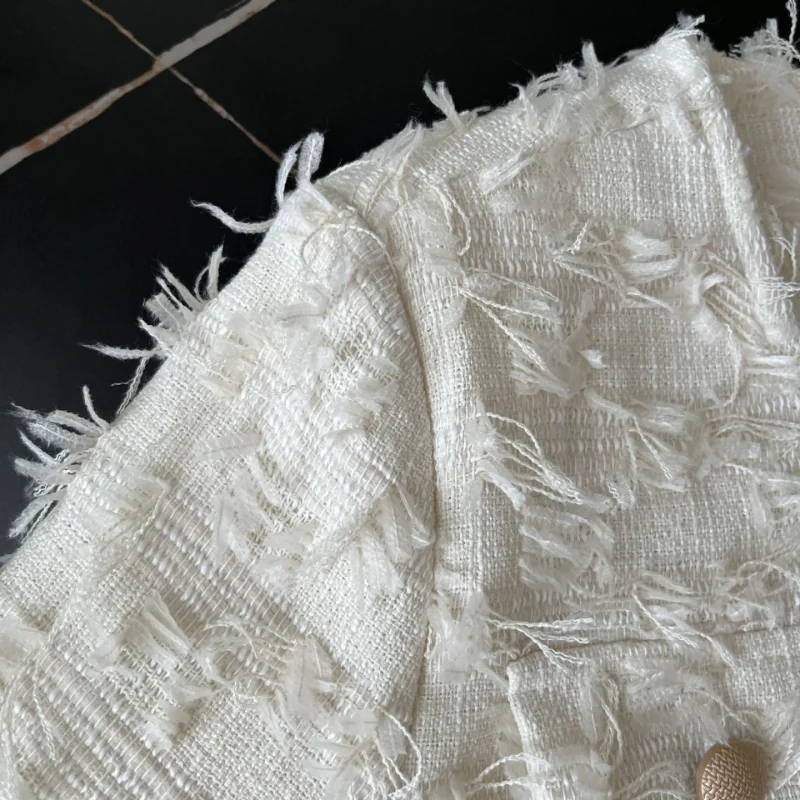 Рисунок 6 - Женская твидовая куртка с длинным рукавом