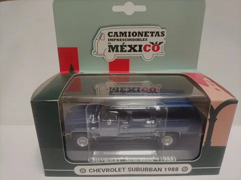 Коллекционная модель Chevrolet Suburban Maisto 1:43