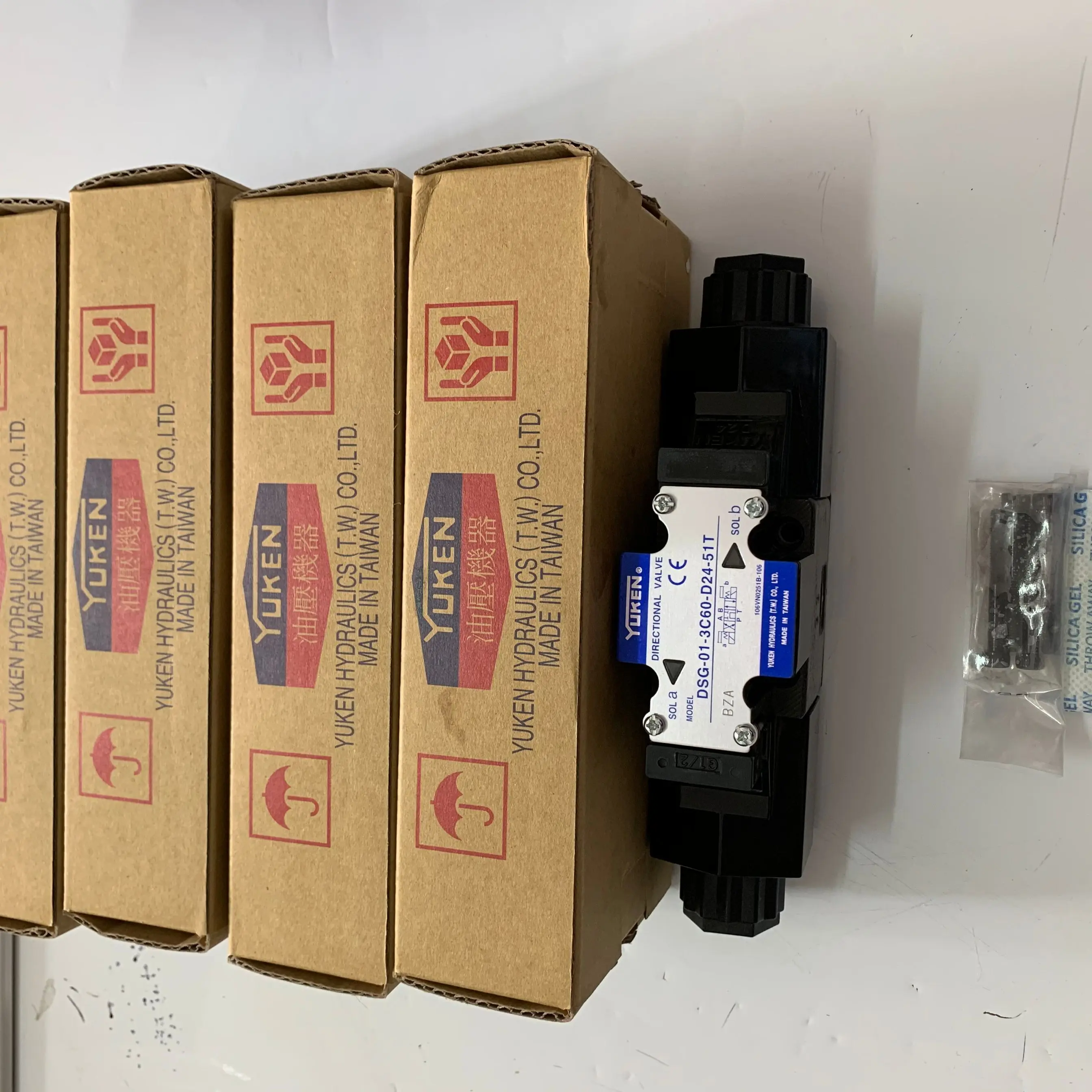 Электромагнитный клапан DSG-01-3C60-D24-51T