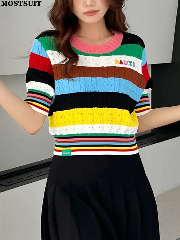 

Женский трикотажный свитер в радужную полоску, Стильный пуловер с коротким рукавом и круглым вырезом, укороченный топ с вышивкой, лето 2023
