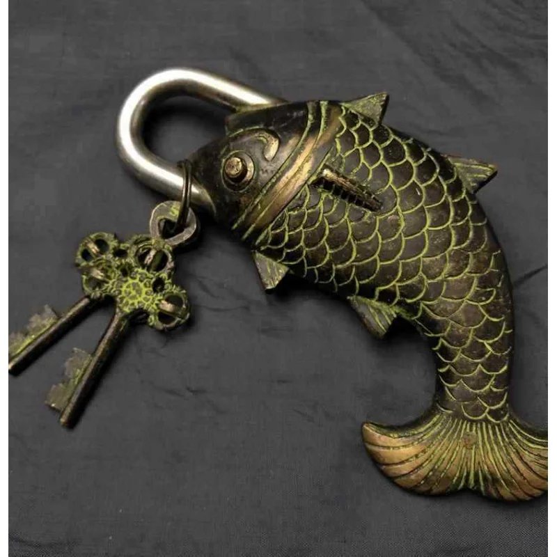 

Old China bornze Copper Handmade Link Failure Key Statue