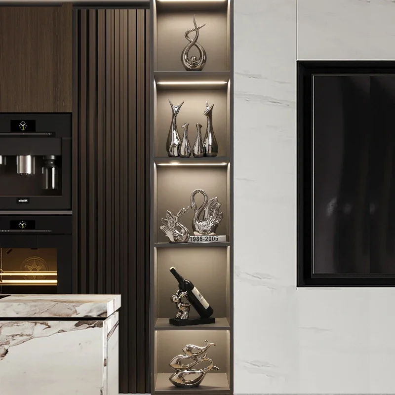 Много видов высококачественных декоративных подставок для красного вина