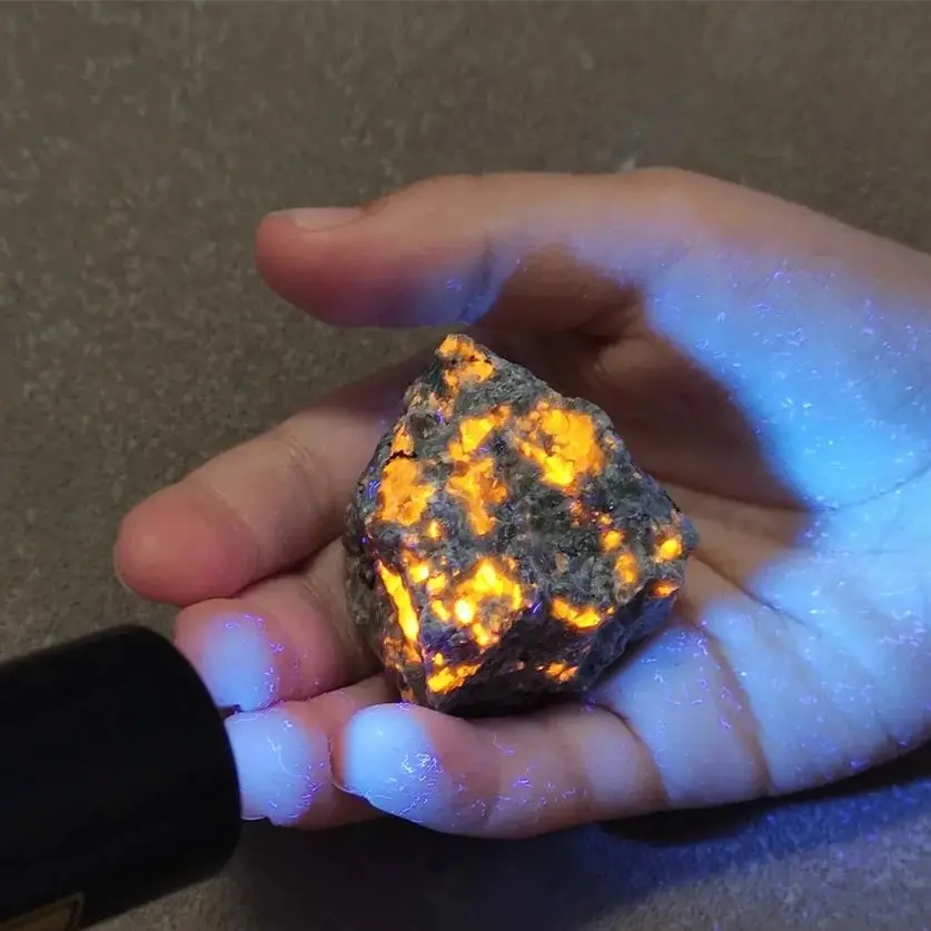 

Флуоресцентные камни Yooperlite 300г